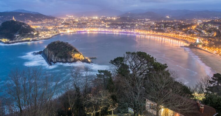 Descubre San Sebastián con libertad: tu guía para el alquiler de vehículos en el País Vasco